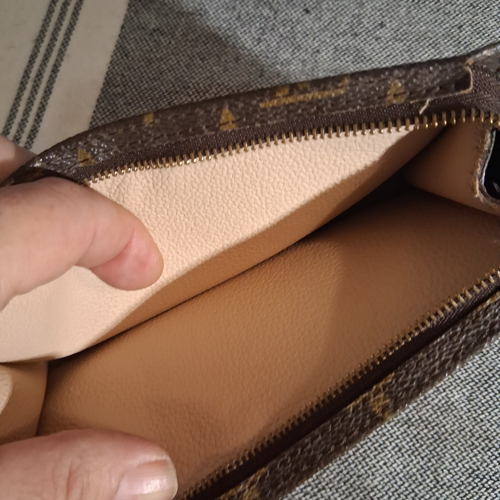 Louis Vuitton Monogram Clutch - Picture 9 of 11